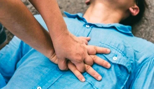 وبینار علمی  احیاء قلبی ریوی در کودک مشکوک یا مبتلا به کووید19