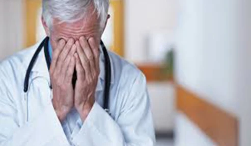 وبینار علمی  خطاهای پزشکی و نحوه برخورد با آن از منظر اخلاق پزشکی