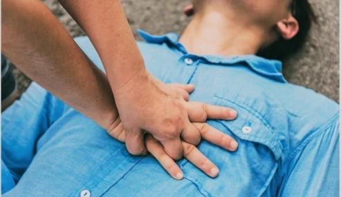 وبینار علمی  احیای قلبی ریوی پایه و پیشرفته بالغین و اطفال